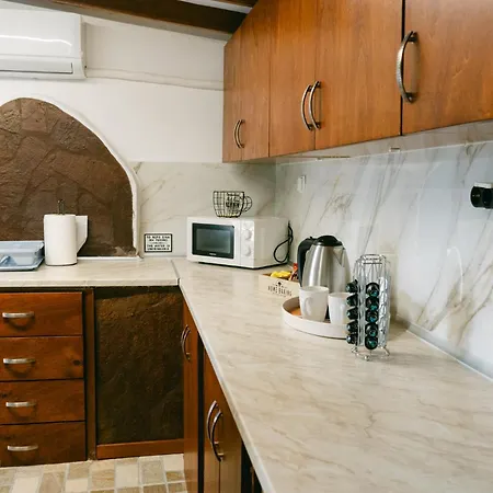 Evdokia's House * Dikella